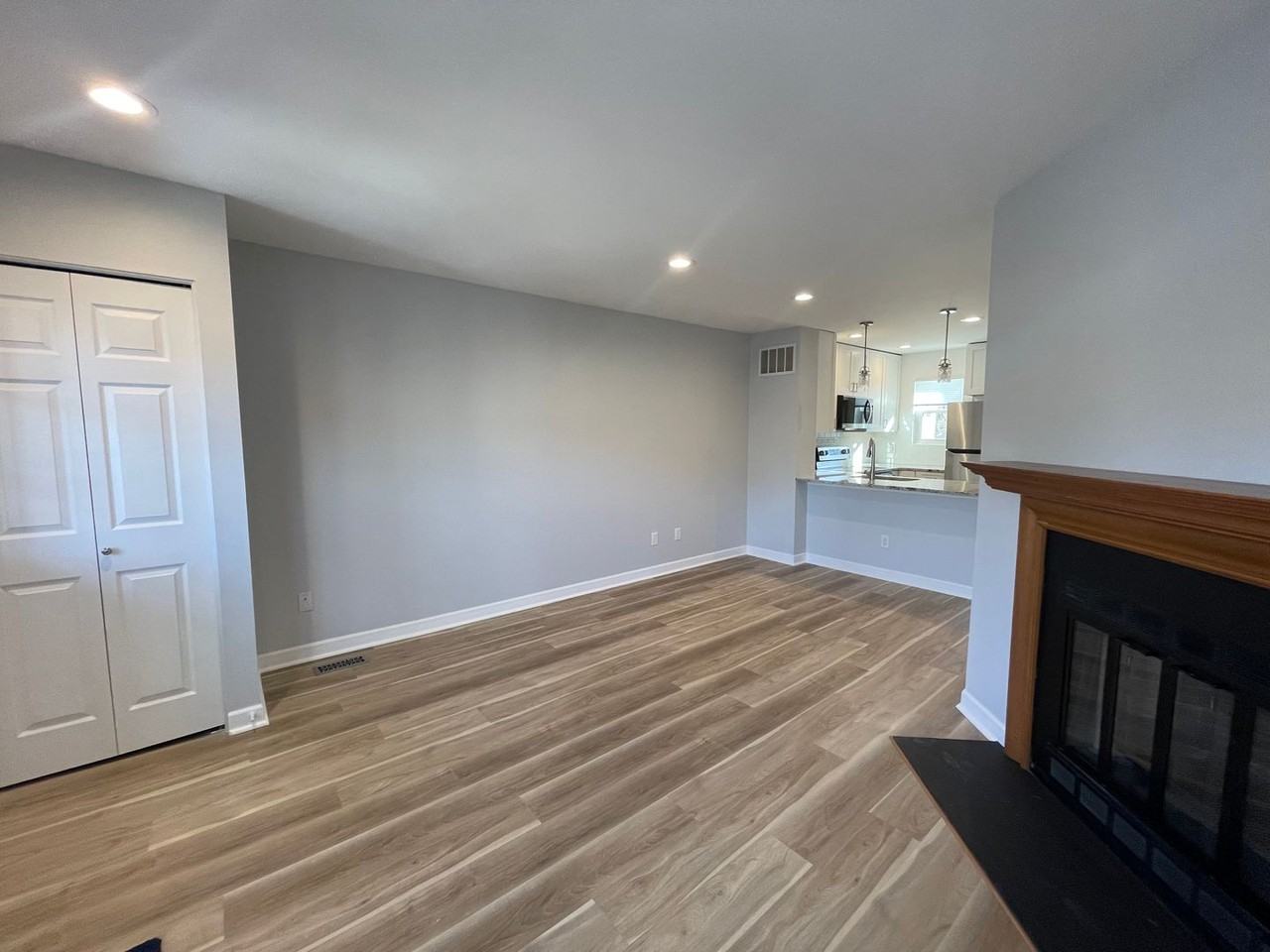 8072 Wimbledon Dr - Photo 3 of 11