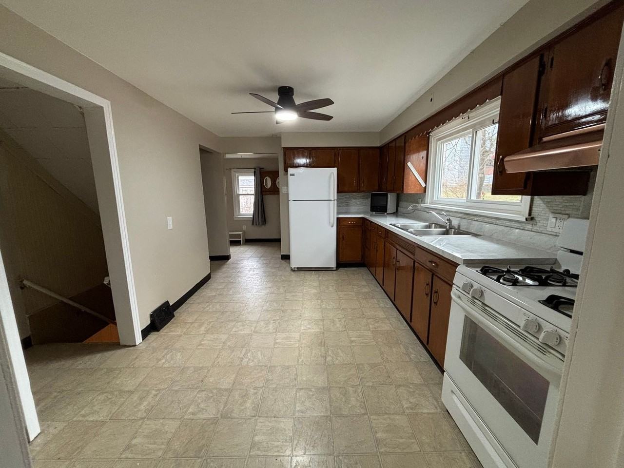 430 Newkirk St - Photo 2 of 22