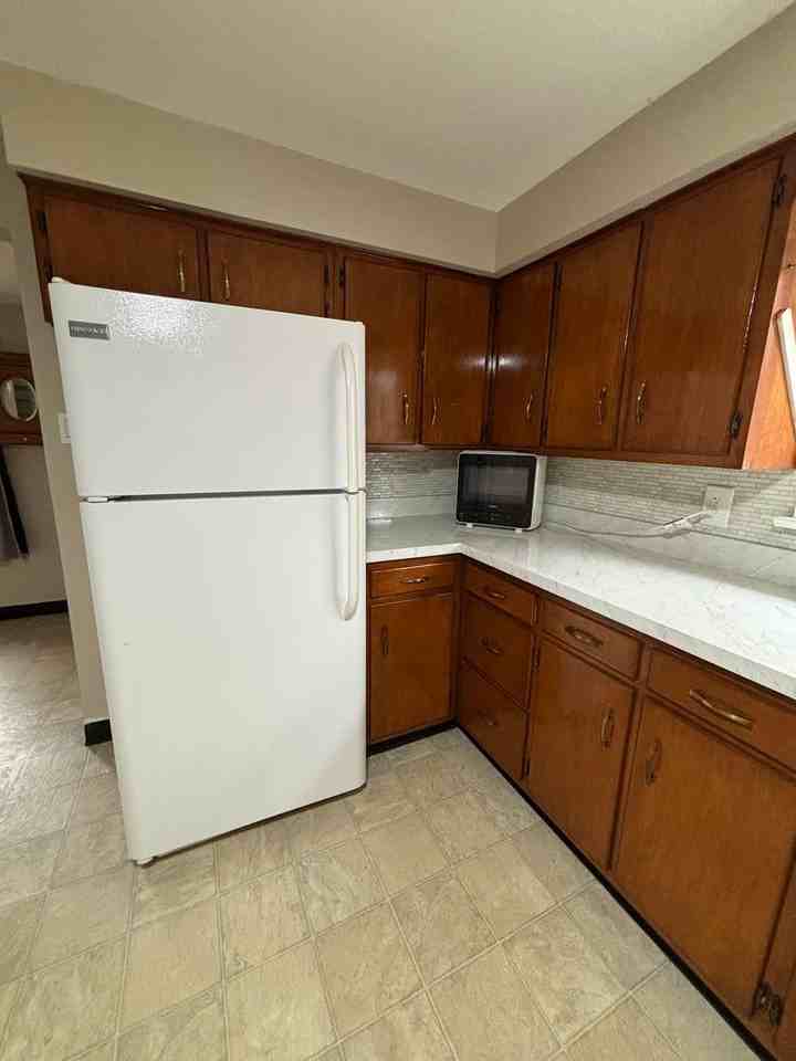 430 Newkirk St - Photo 4 of 22