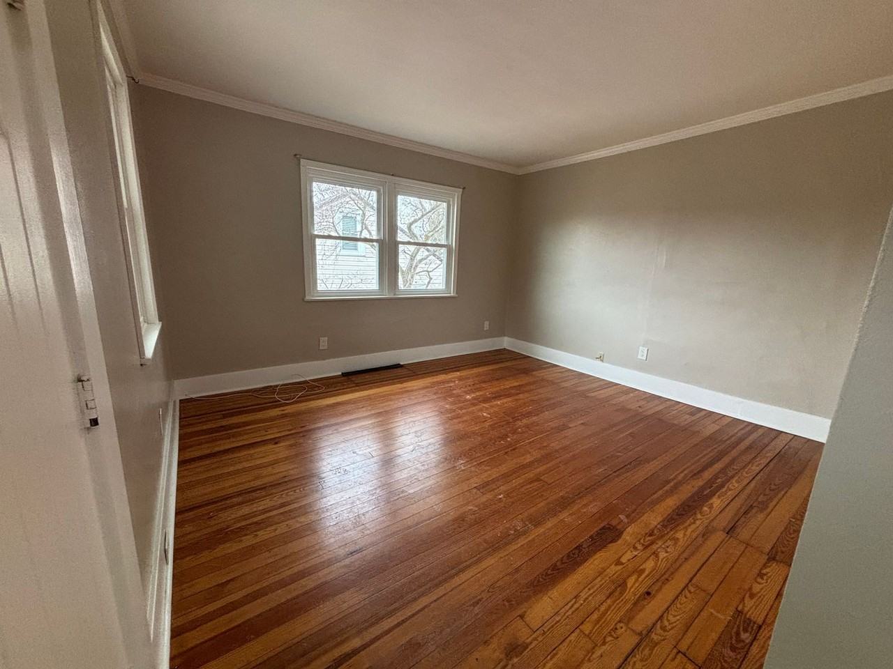 430 Newkirk St - Photo 5 of 22