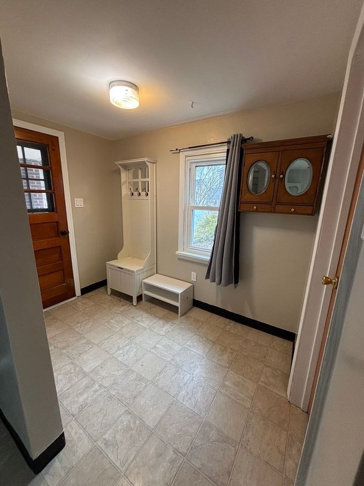 430 Newkirk St - Photo 7 of 22