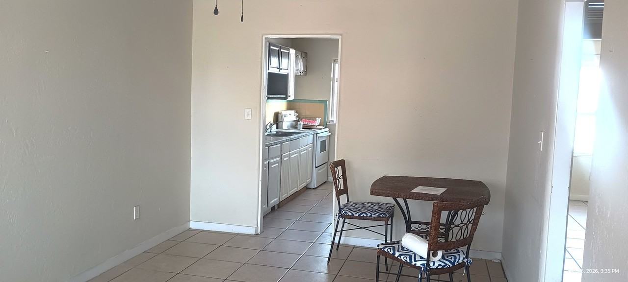 135 Armstrong St - Photo 3 of 9