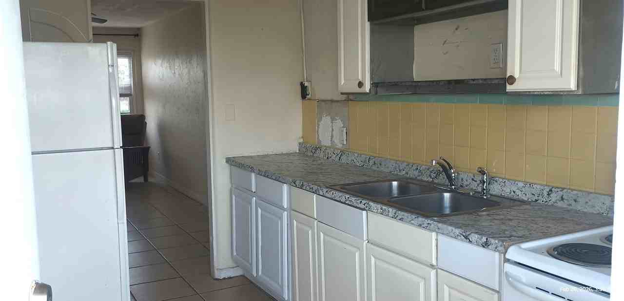 135 Armstrong St - Photo 4 of 9