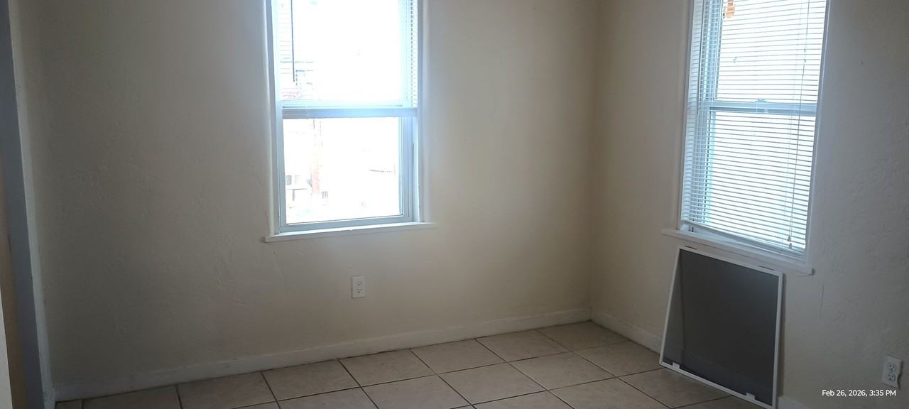 135 Armstrong St - Photo 6 of 9