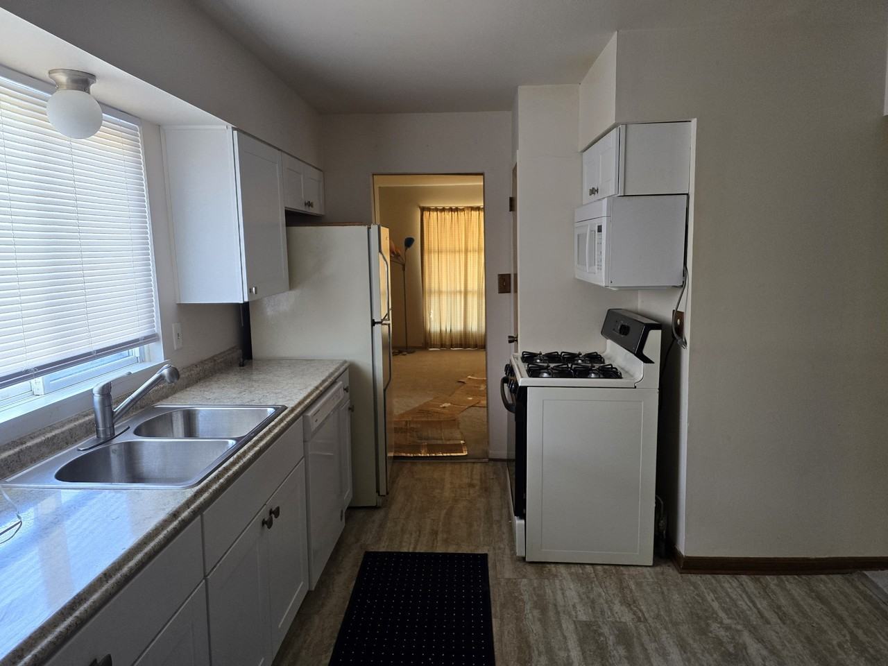 23065 Cayuga Ave #1 - Photo 3 of 10