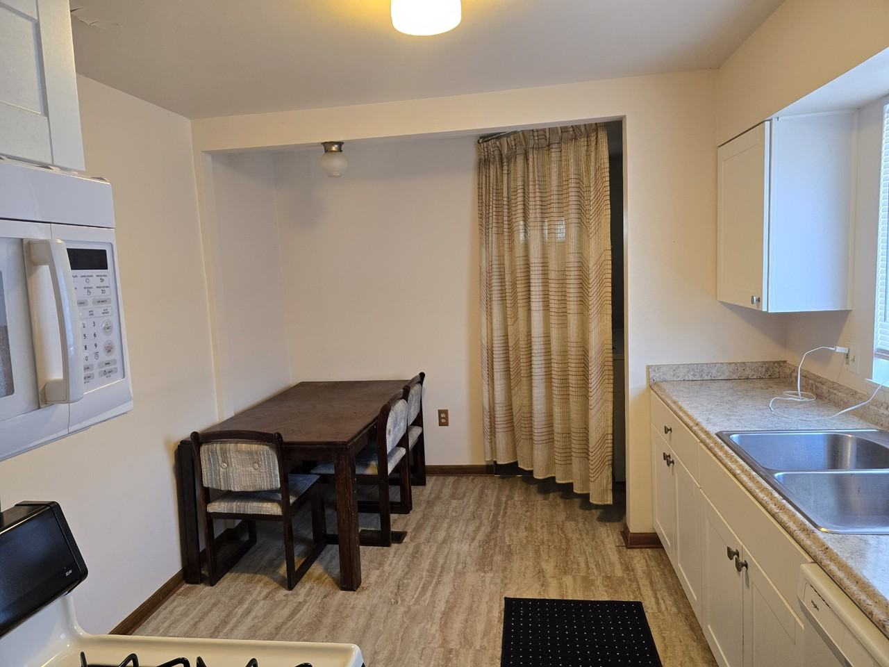 23065 Cayuga Ave #1 - Photo 5 of 10