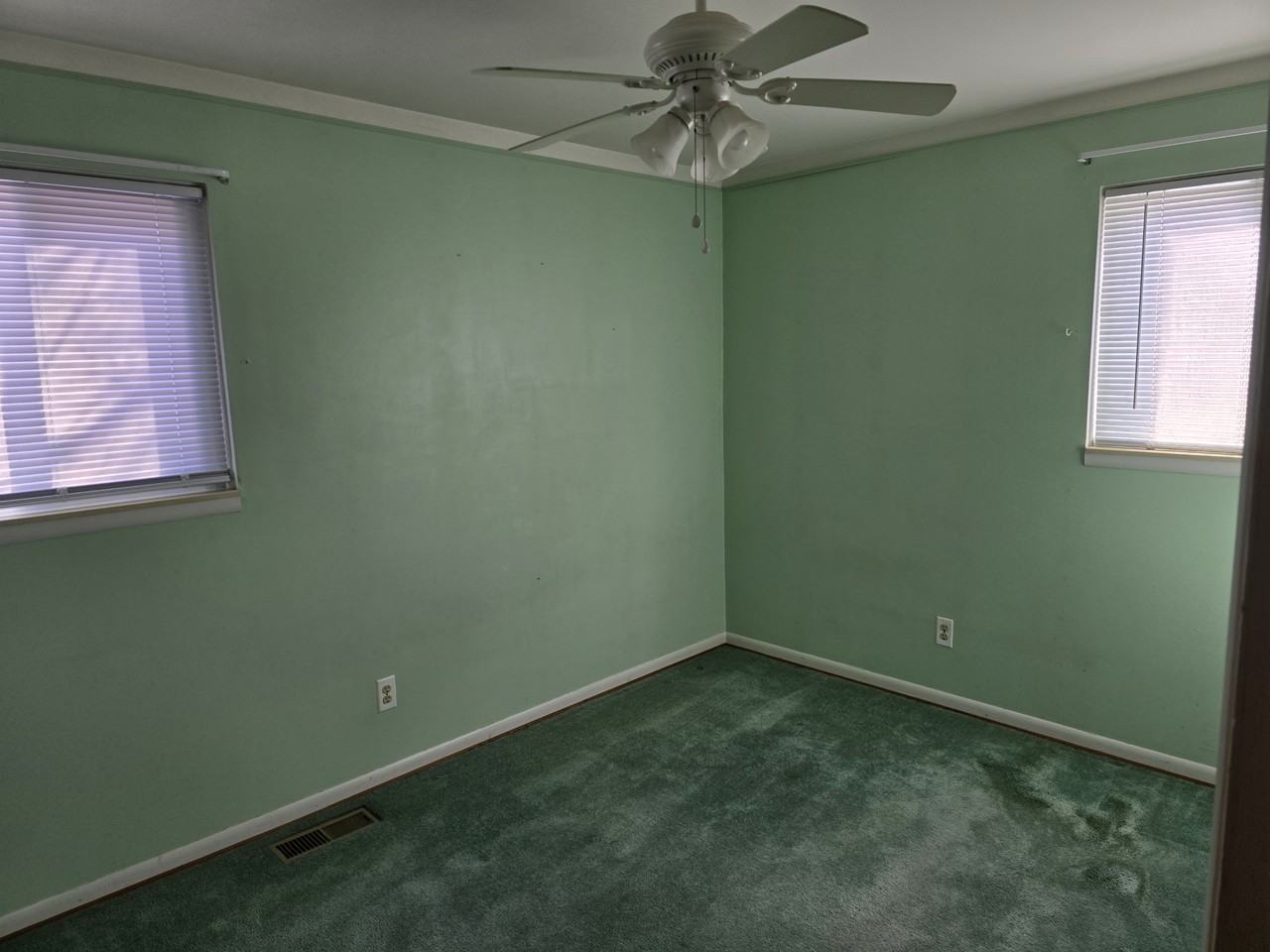 23065 Cayuga Ave #1 - Photo 7 of 10