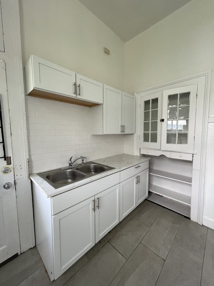 4018 Coliseum St Uppr Left - Photo 2 of 6