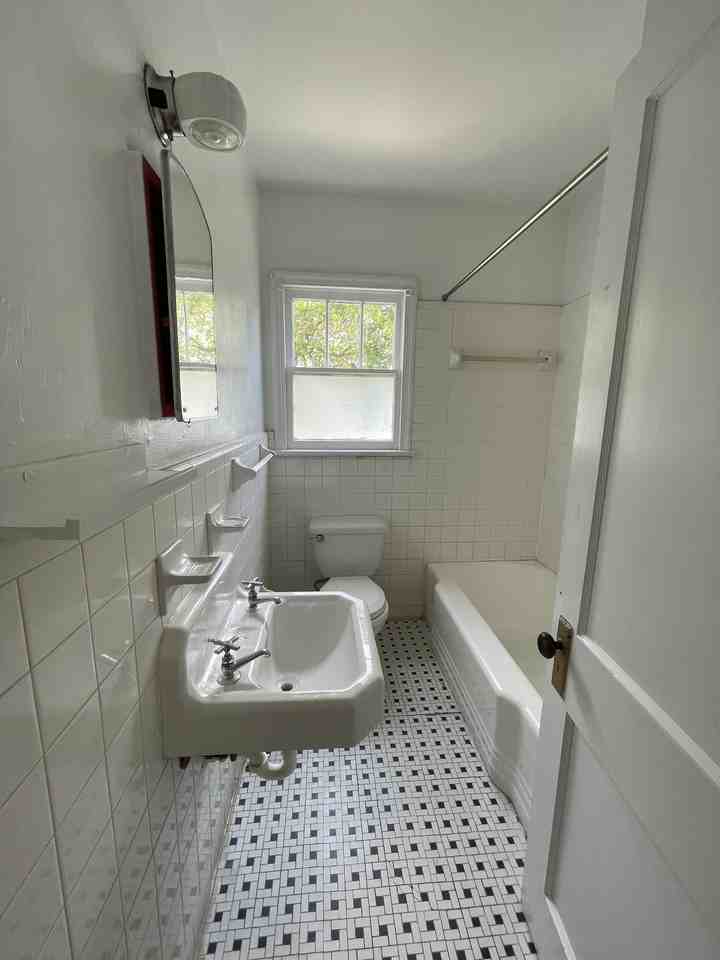 4018 Coliseum St Uppr Left - Photo 3 of 6