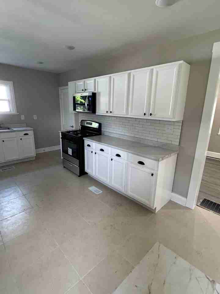 445 W 25th St #1 - Photo 4 of 18