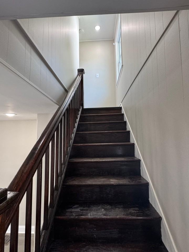 445 W 25th St #1 - Photo 6 of 18