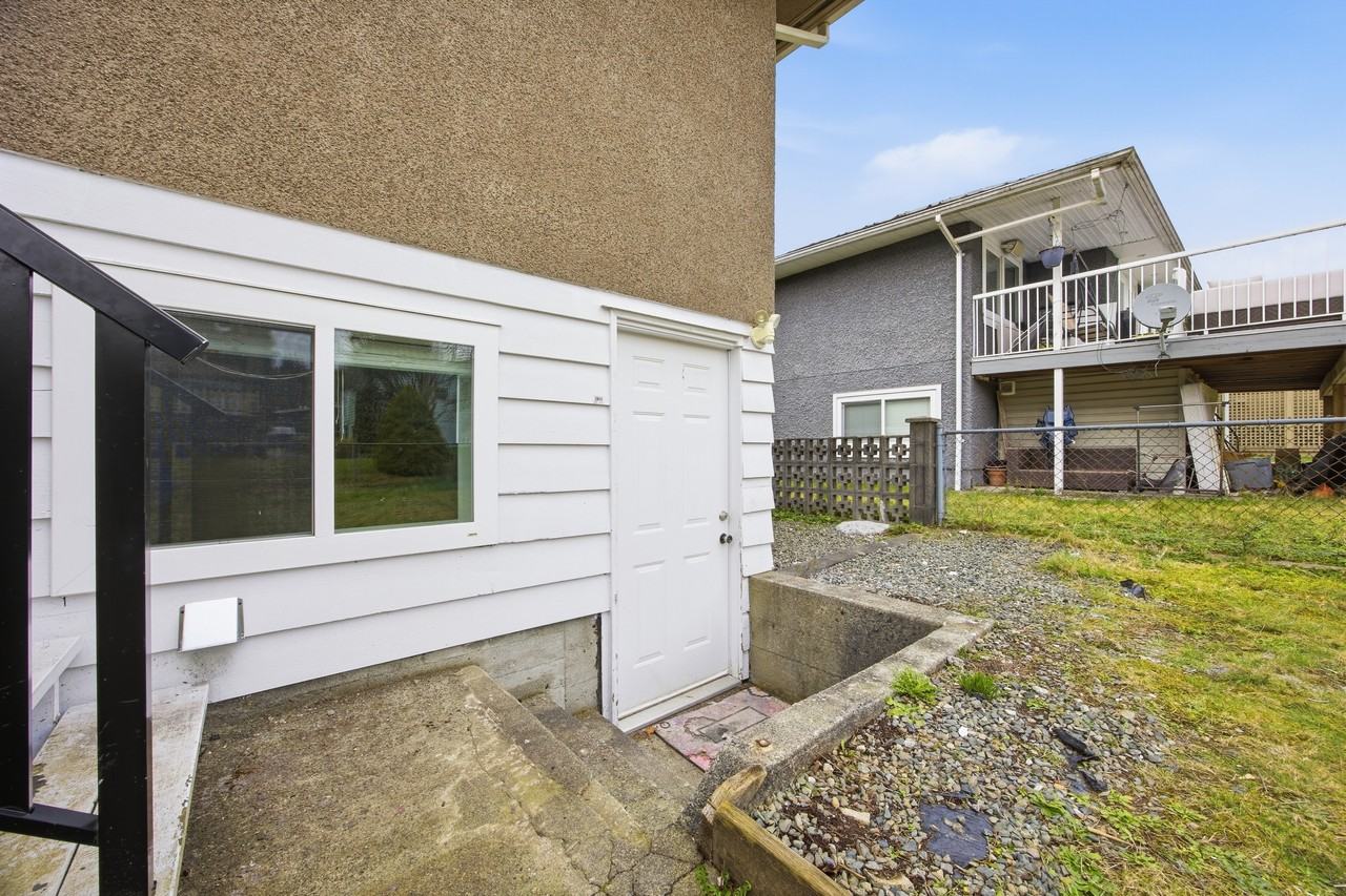 1106 Duthie Avenue - Photo 4 of 25
