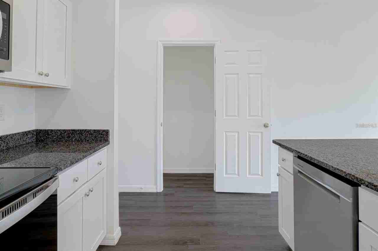 1618 Wainwright St Se - Photo 7 of 24