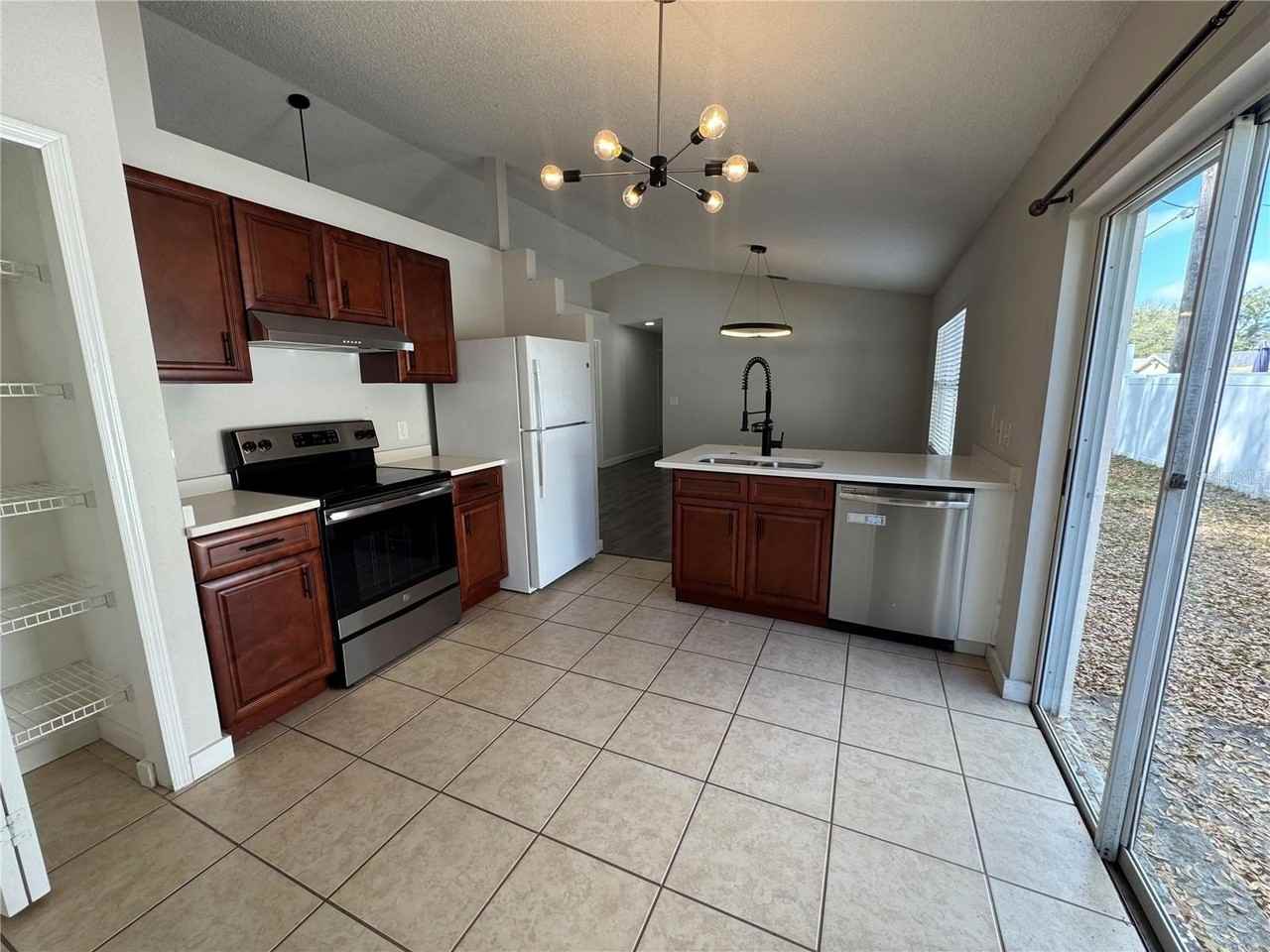 1402 Clark St - Photo 2 of 16