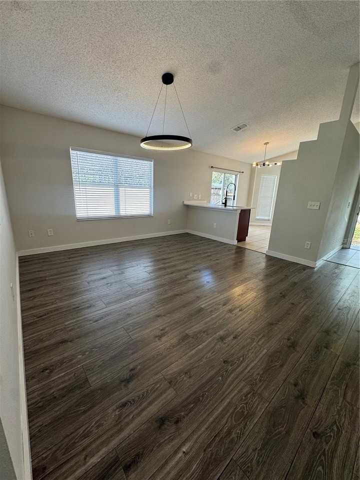 1402 Clark St - Photo 6 of 16