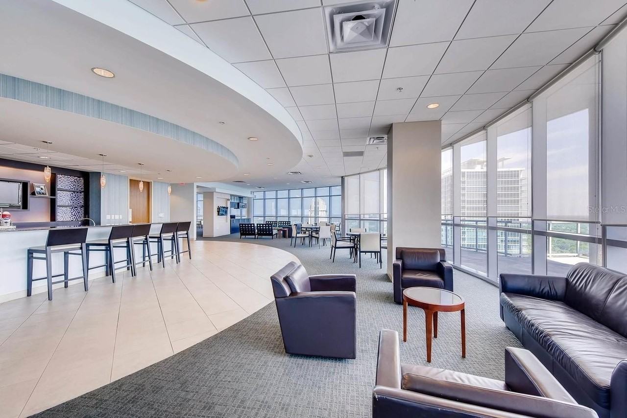 1112 E Washington St - Photo 5 of 17