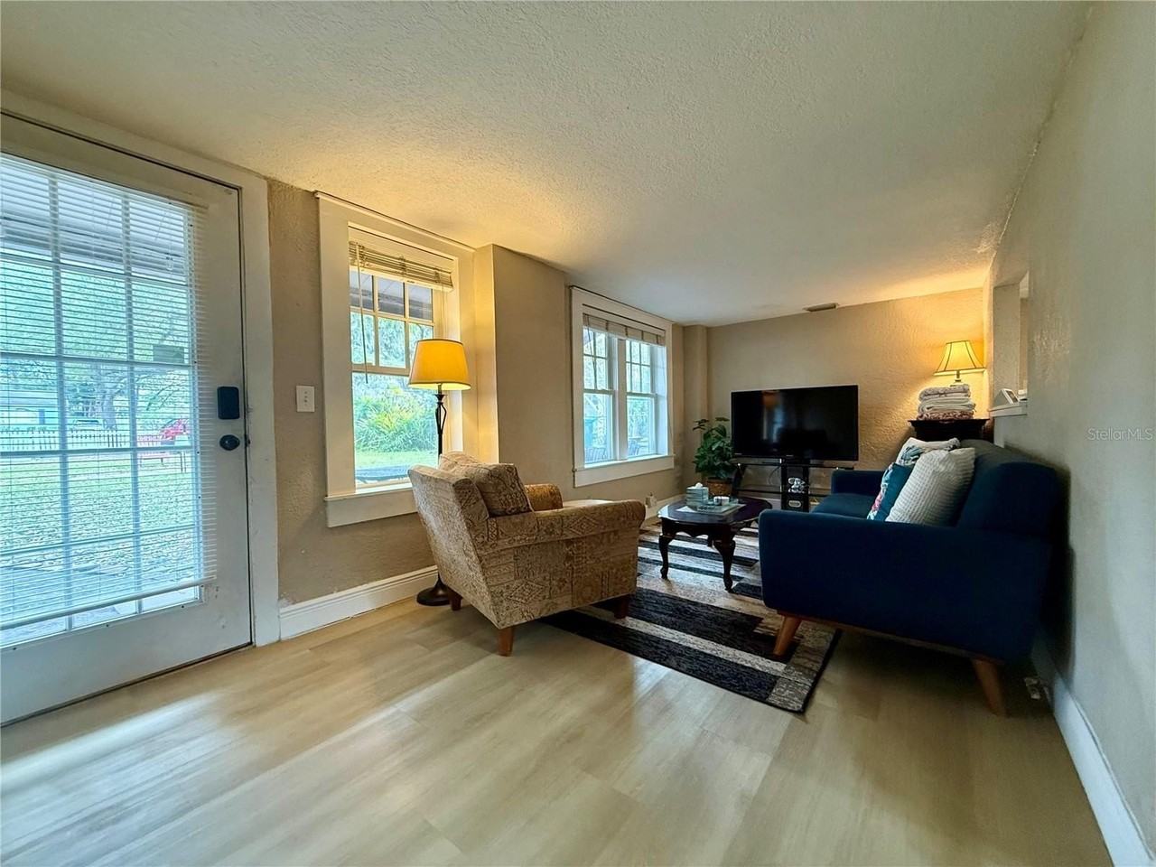 18 N Brown Ave - Photo 3 of 13