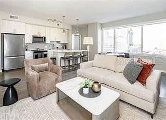 1192 W Pine St - Photo 3 of 49