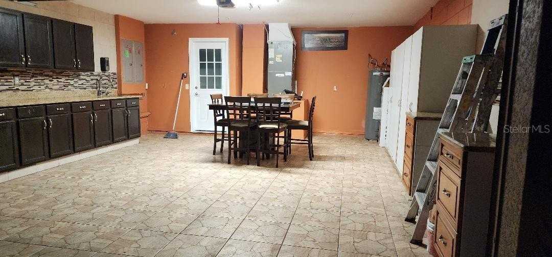 527 Windrose Dr - Photo 6 of 25