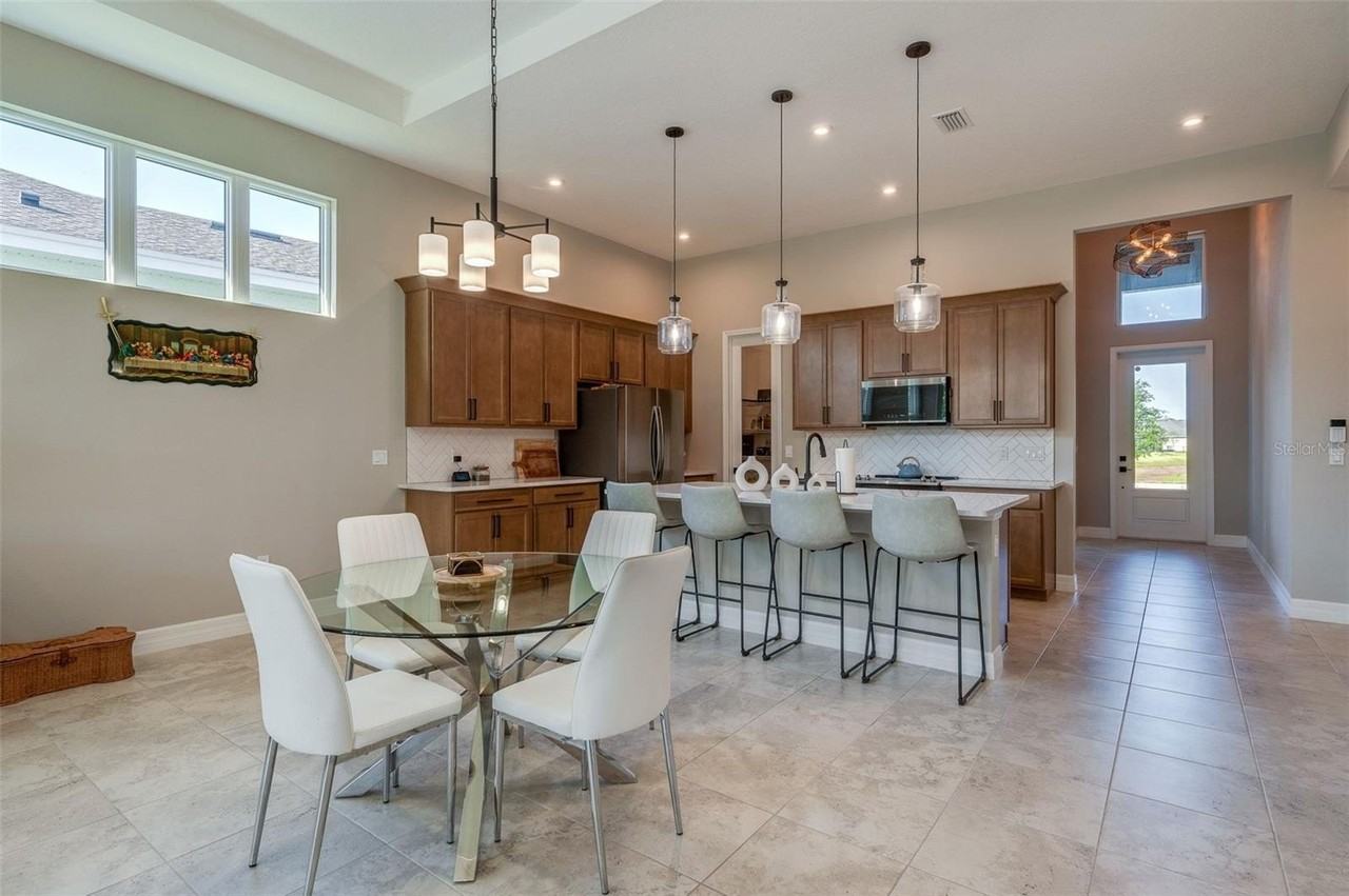 887 Lakehill Way - Photo 4 of 44