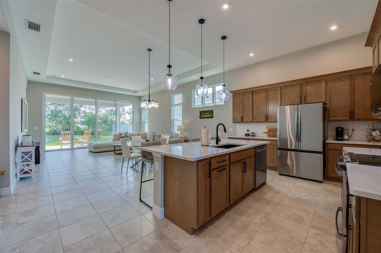 887 Lakehill Way - Photo 6 of 44