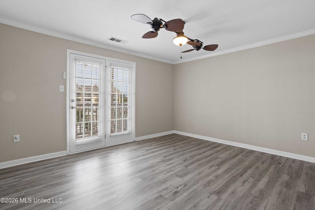 2421 Beachview Dr Apt H06 - Photo 5 of 37