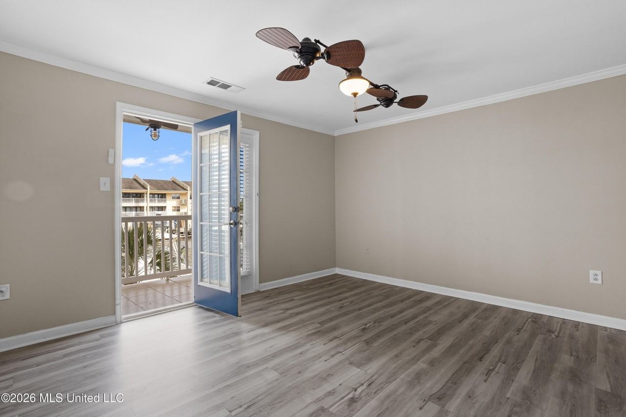 2421 Beachview Dr Apt H06 - Photo 6 of 37