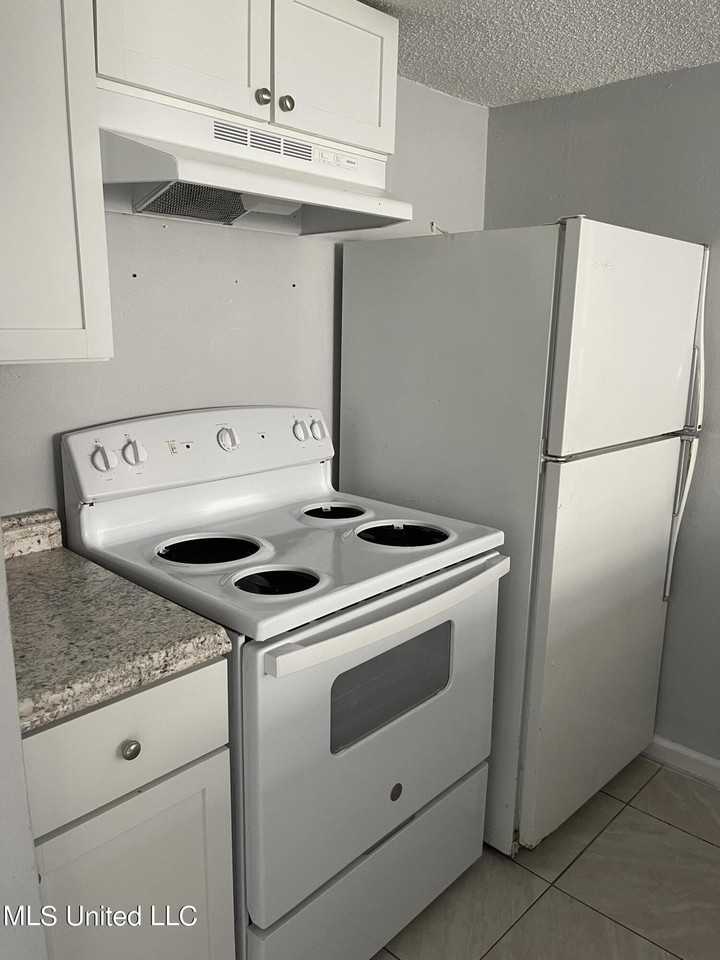 3419 Hospital St Apt 7 - Photo 3 of 11