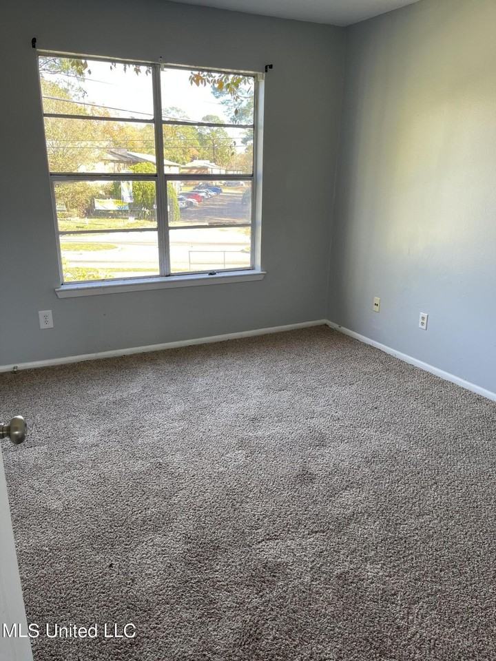 3419 Hospital St Apt 7 - Photo 6 of 11