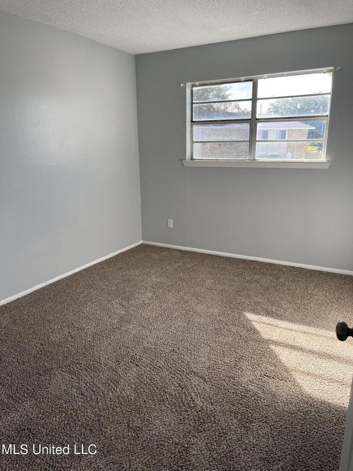 3419 Hospital St Apt 7 - Photo 7 of 11