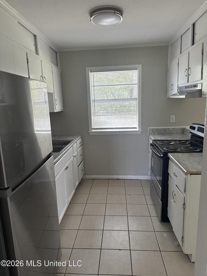 2735 Ridgeway Dr - Photo 4 of 14