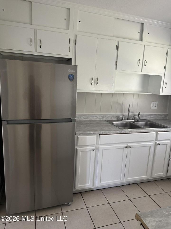 2735 Ridgeway Dr - Photo 5 of 14