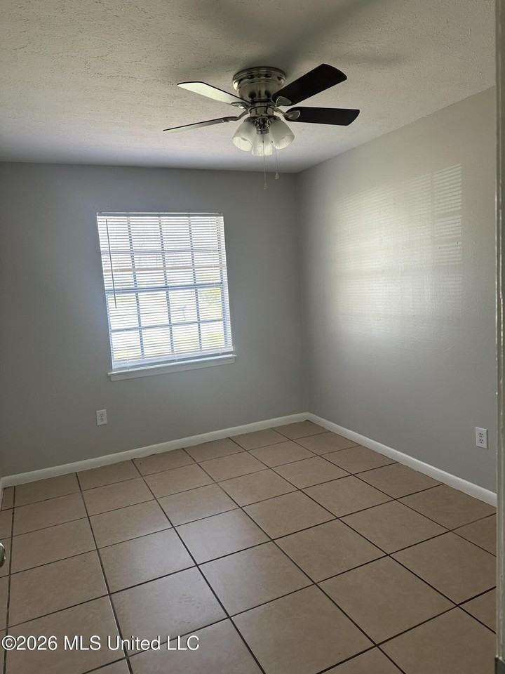 2735 Ridgeway Dr - Photo 6 of 14