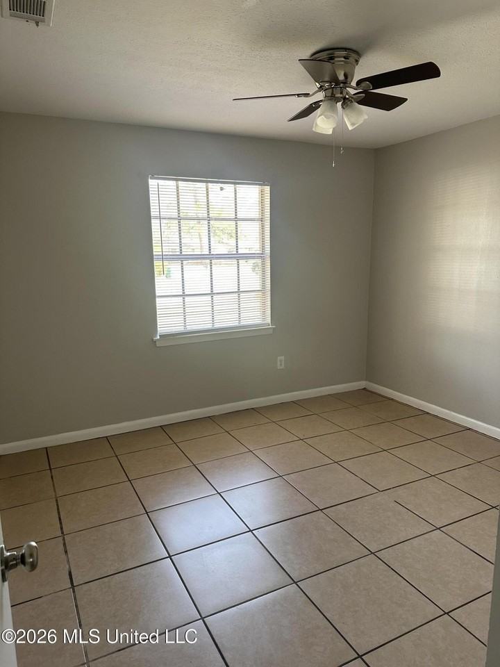 2735 Ridgeway Dr - Photo 7 of 14