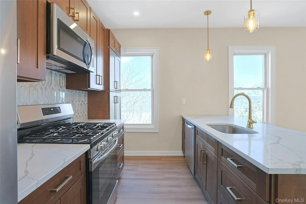 77 S Broadway Apt 2 - Photo 4 of 22