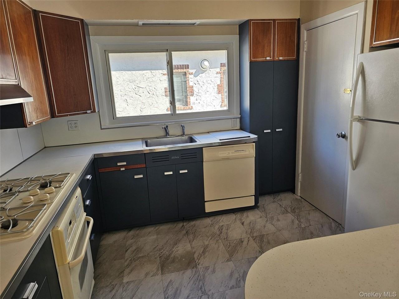 65 Belmont Ave - Photo 3 of 14