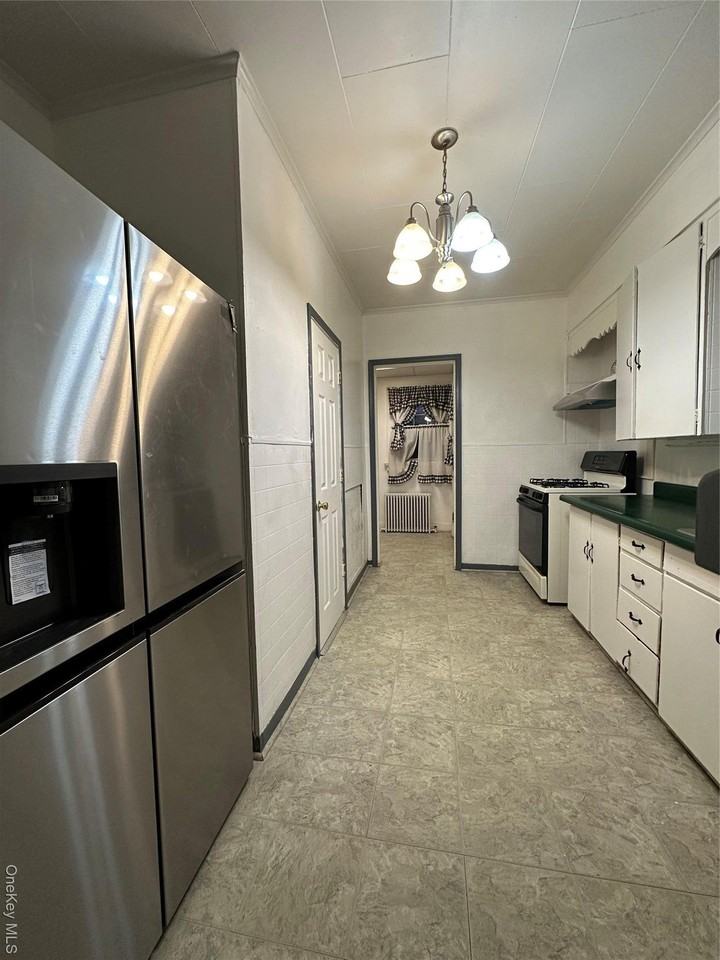 9 Elizabeth St Apt 1 - Photo 3 of 20