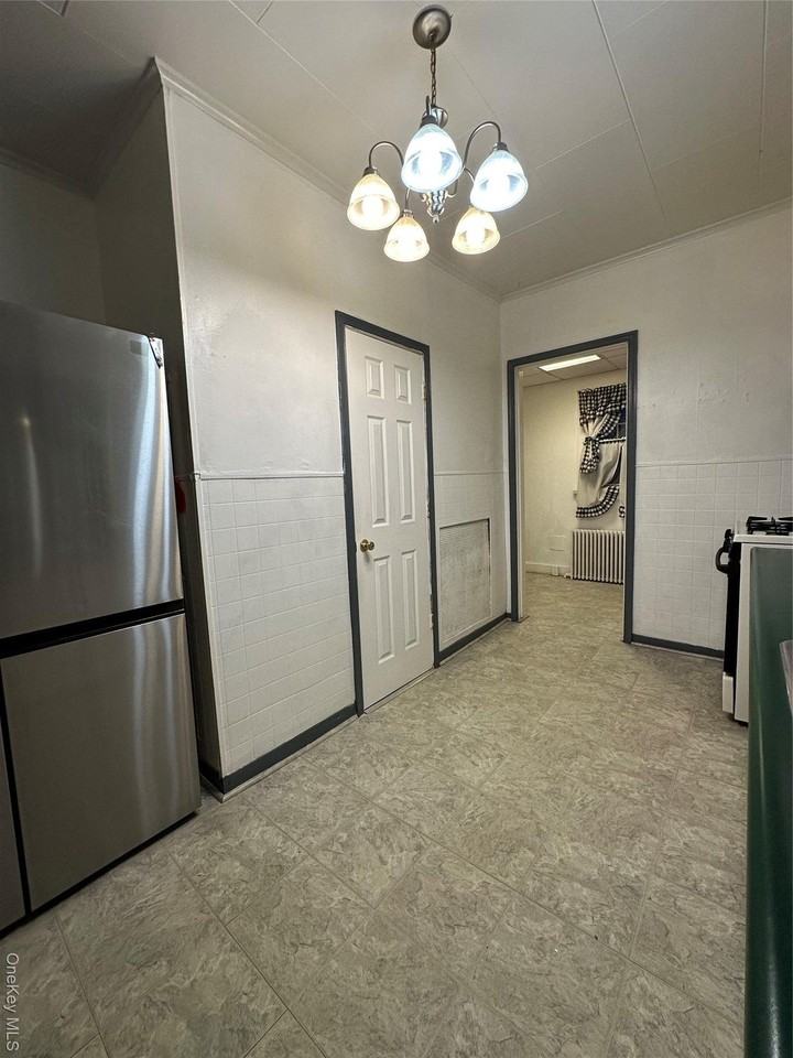 9 Elizabeth St Apt 1 - Photo 5 of 20