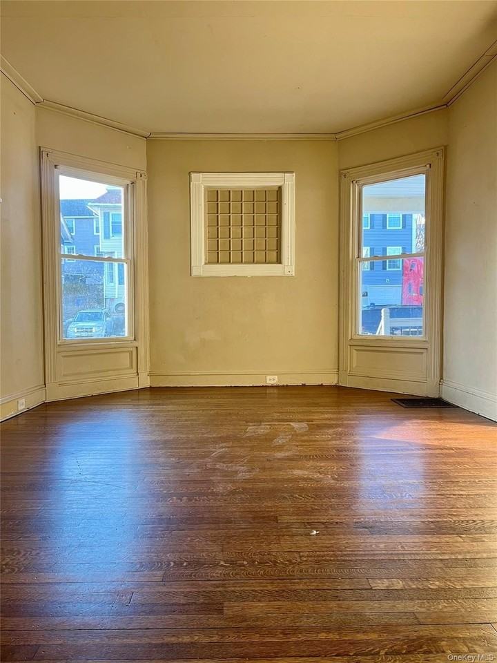 70 Linden Ave - Photo 3 of 13