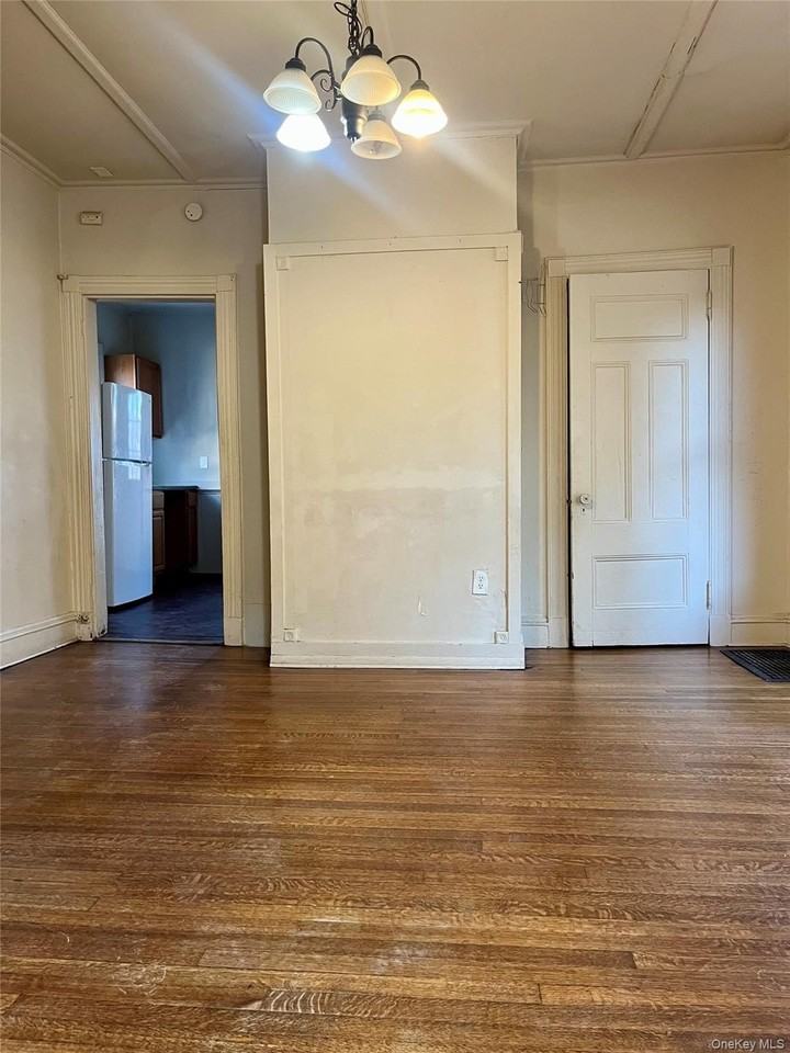 70 Linden Ave - Photo 4 of 13