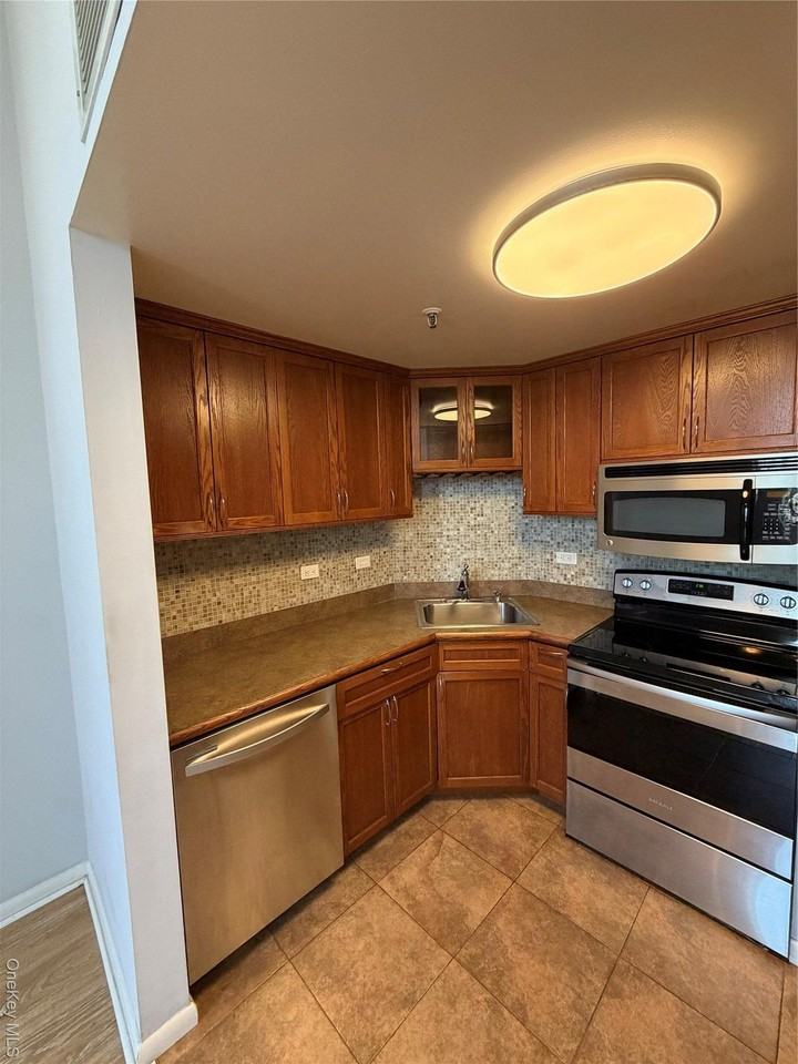 55 Mckinley Ave Apt D1-12 - Photo 2 of 7