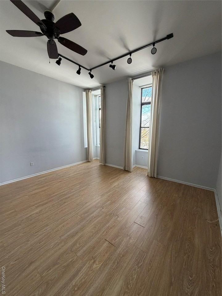 55 Mckinley Ave Apt D1-12 - Photo 4 of 7