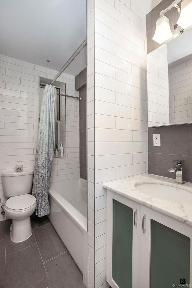 156-08 Riverside Dr W Unit 1-A - Photo 3 of 6