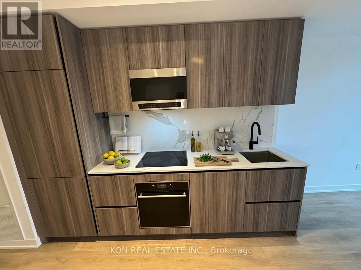 117 Broadway Avenue #810N - Photo 3 of 40