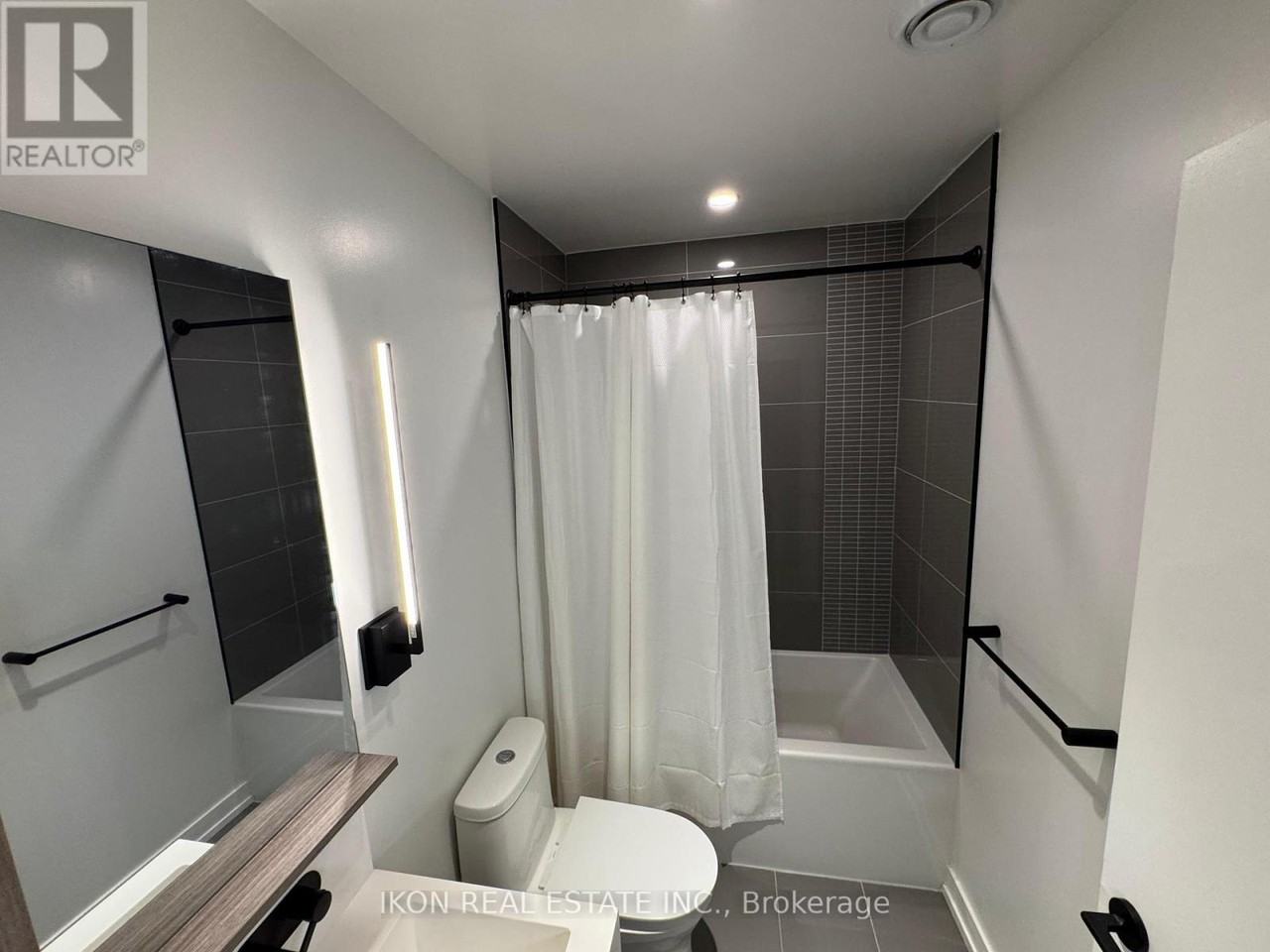 117 Broadway Avenue #810N - Photo 5 of 40