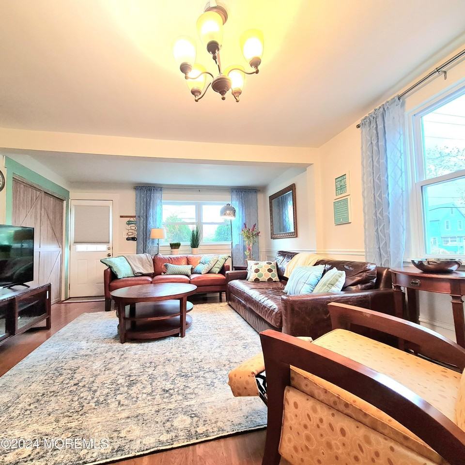 203 Bridge Ave - Photo 4 of 17