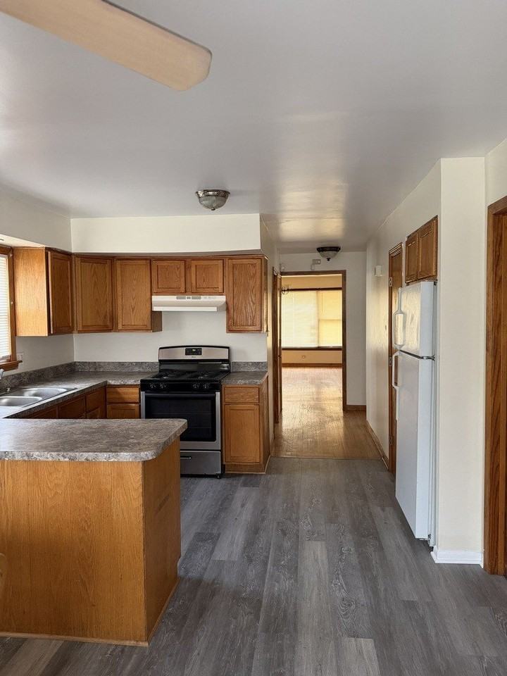 266 Madison Ave - Photo 3 of 12