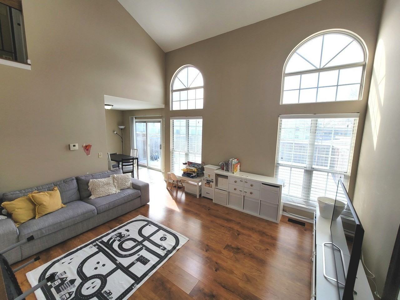 615 Newbury Ln - Photo 6 of 11