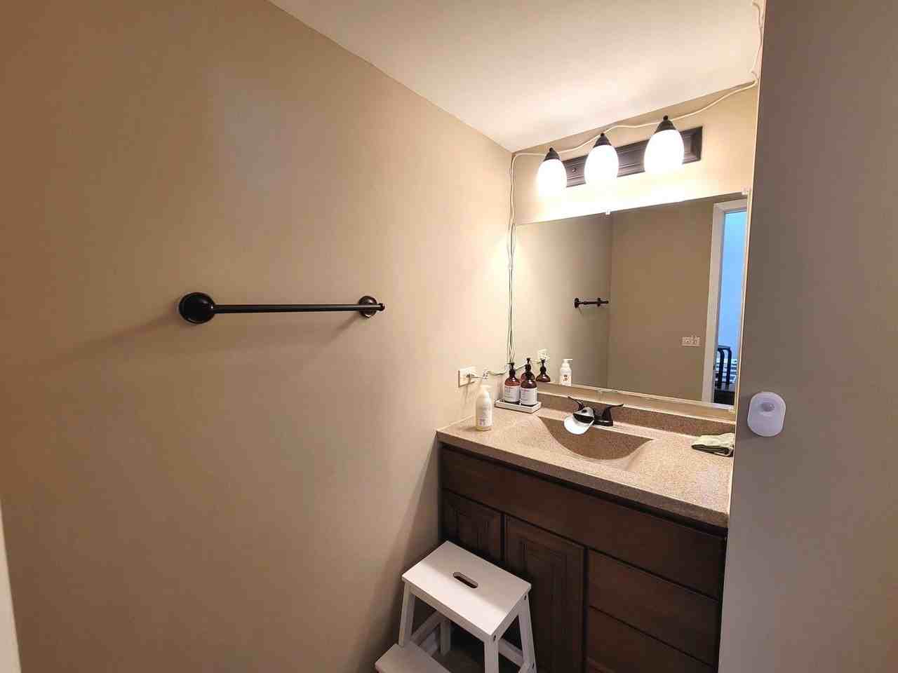 615 Newbury Ln - Photo 7 of 11