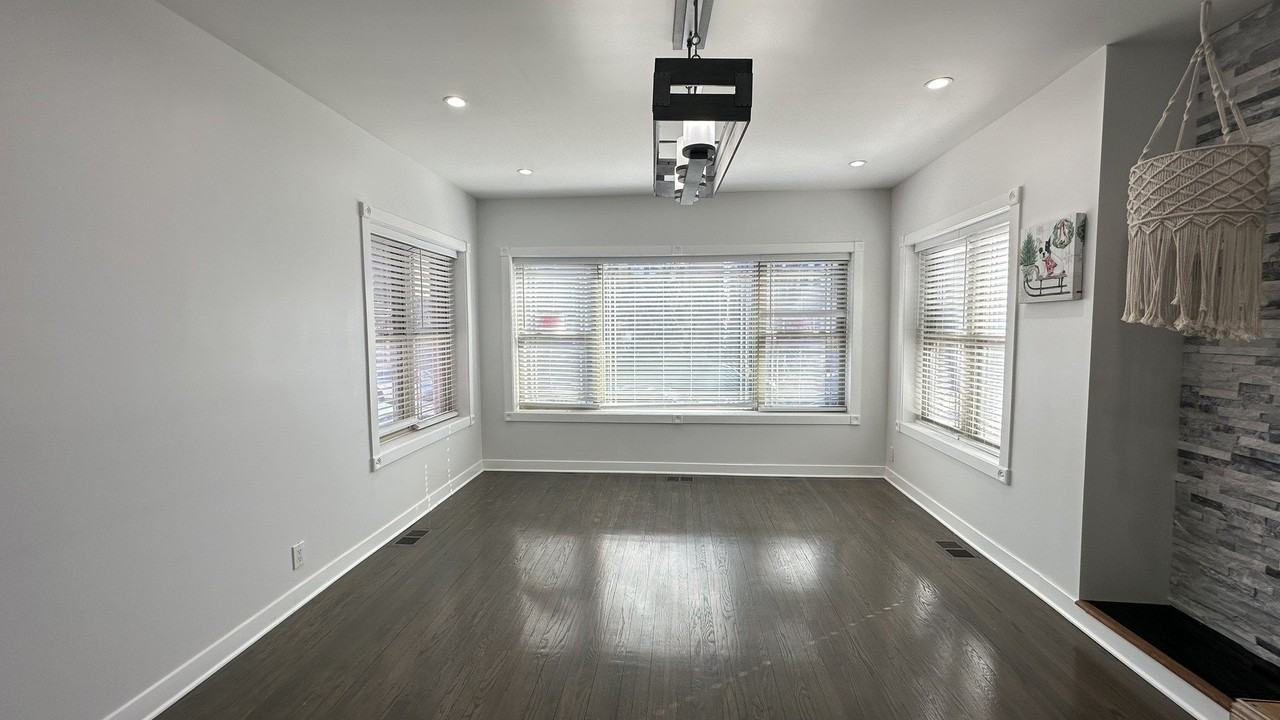 5716 N Campbell Ave Unit 1 - Photo 3 of 12